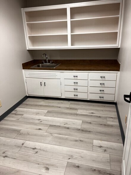 More Photos Of 1401 Applewood Dr, Dalton Medical For Lease