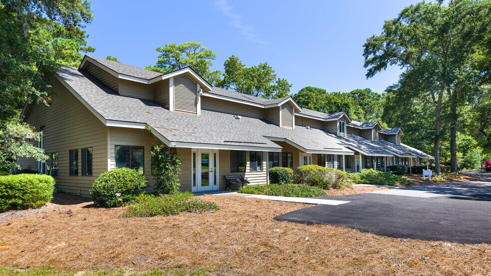More Photos Of 9 Hunter Rd, Hilton Head Showroom For Sale
