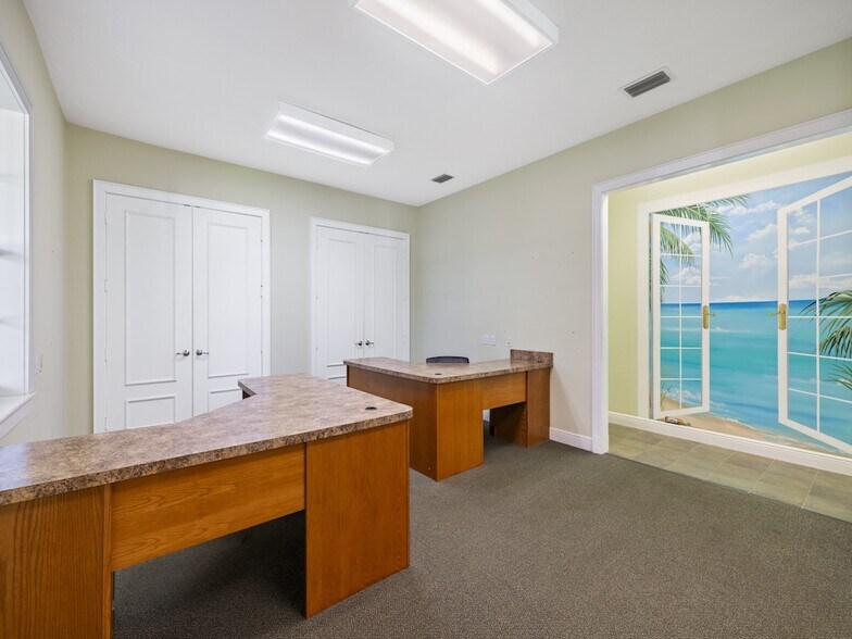 More Photos Of 181 Sebastian Blvd, Sebastian Light Manufacturing For Sale