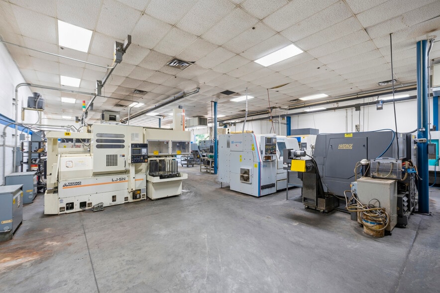 More Photos Of 151 Hanger Cir, Richmond Warehouse For Sale