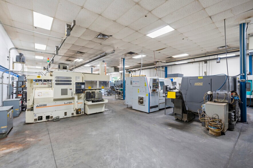 More Photos Of 151 Hanger Cir, Richmond Warehouse For Lease