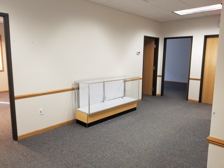 More Photos Of 3941 Traxler Ct, Bay City Office For Lease
