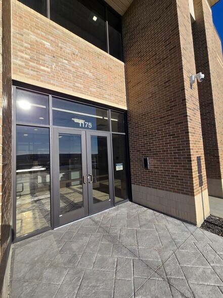 More Photos Of 1175 Corporate Woods Pkwy, Vernon Hills Office Residential For Lease