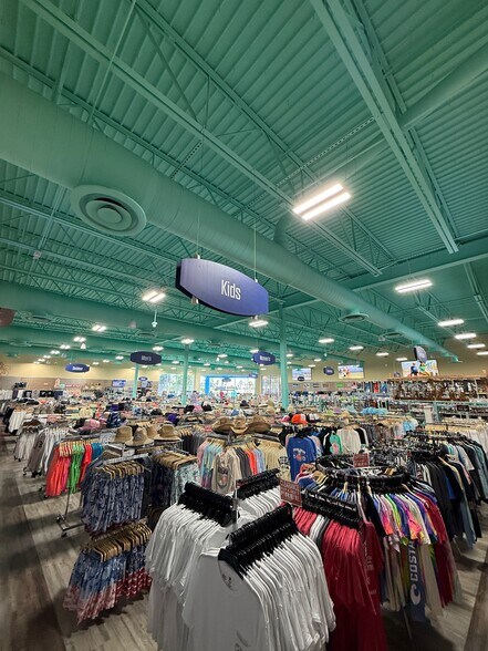 More Photos Of 17840 San Carlos Blvd, Fort Myers Freestanding For Lease