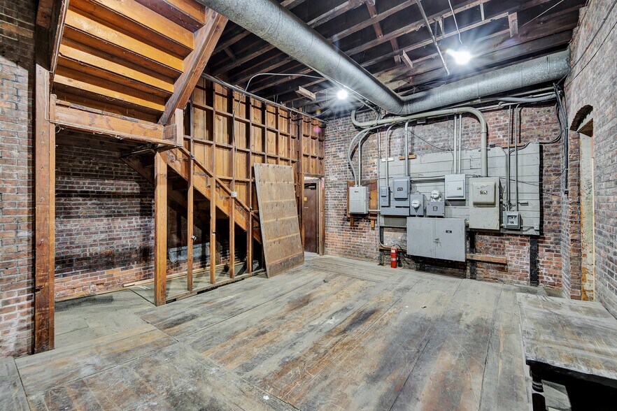 More Photos Of 24 Johnes St, Newburgh Light Manufacturing For Lease