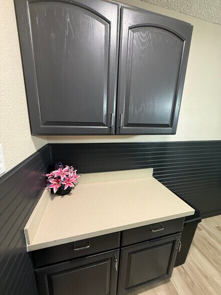 More Photos Of 1020 18th St, Woodward Office For Sale