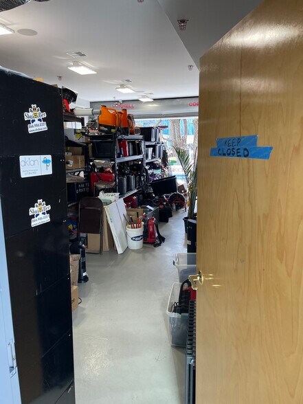 More Photos Of 586 Pleasant St, Watertown Flex For Sale