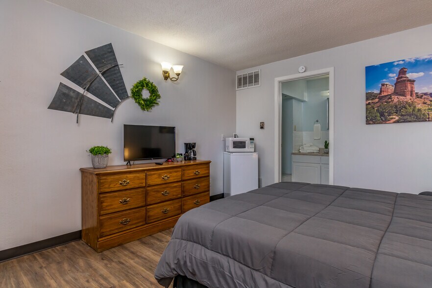 More Photos Of 912 N Hwy 87, Tulia Hotel For Sale