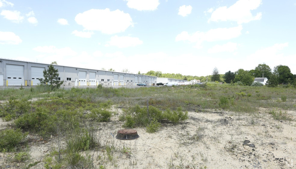 More Photos Of 644 Cross St, Lakewood Light Distribution For Lease