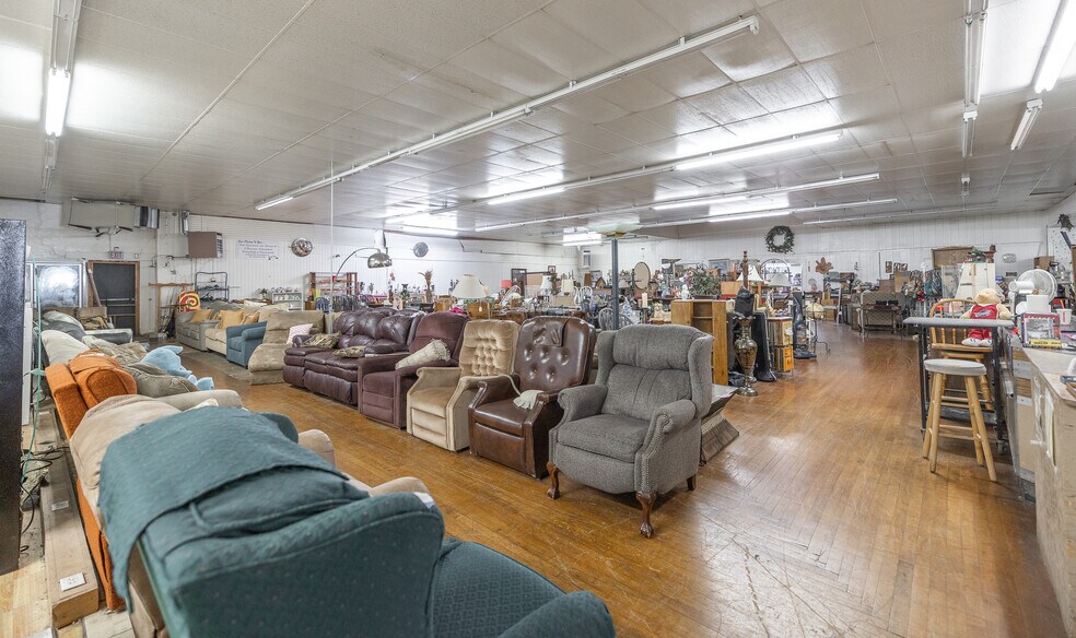 More Photos Of 600 W Commercial St, Lebanon Department Store For Sale