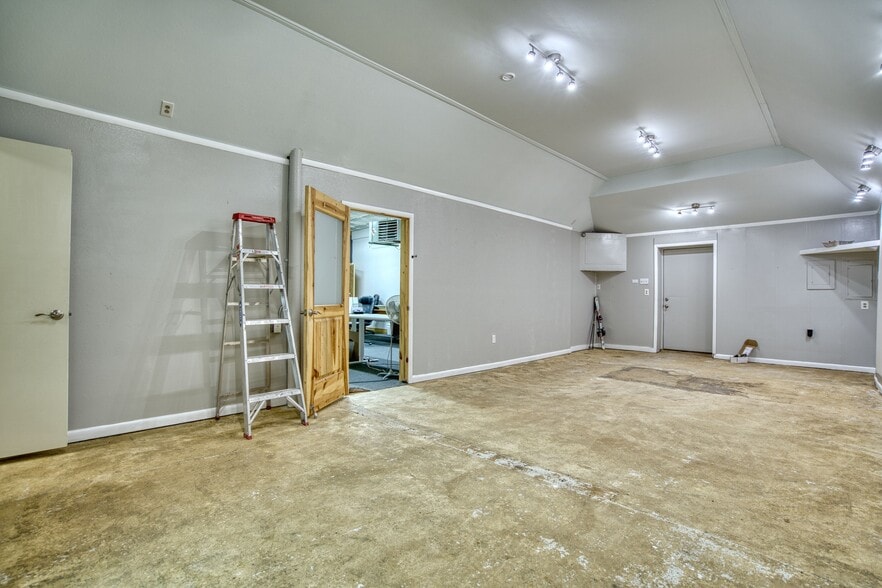 More Photos Of 422 Main st, Lyons Flex For Sale