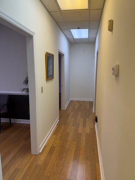 More Photos Of 1060 Cambridge Sq, Alpharetta Office For Lease