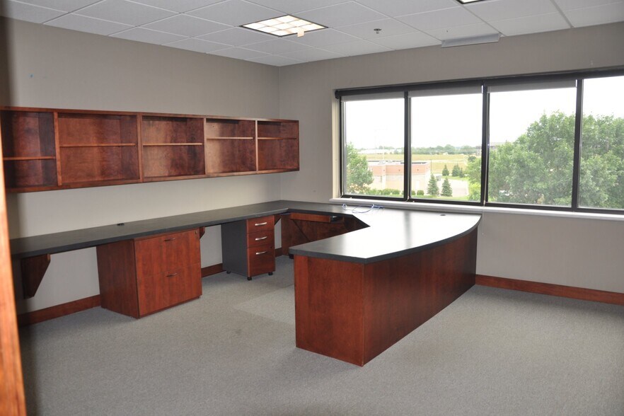 More Photos Of 4134 Deegan Ct, Monticello Office For Lease