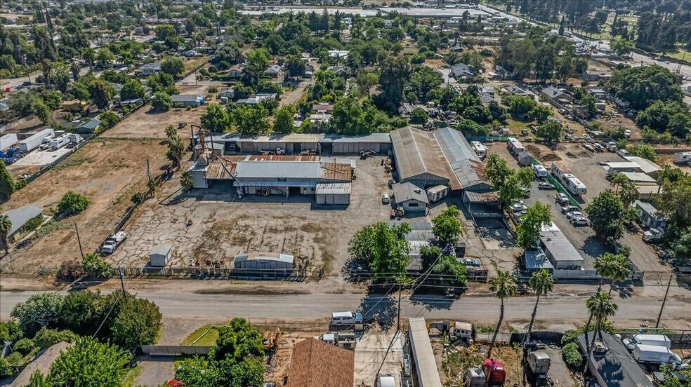 More Photos Of 708 N Pleasant Ave, Fresno Warehouse For Sale