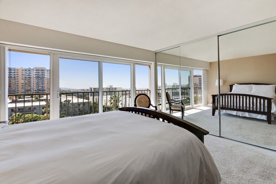 More Photos Of 415-425 Washington Blvd, Marina del Rey Apartments For Lease
