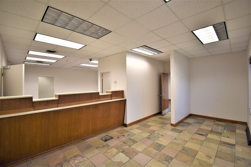 More Photos Of 716 Main St, Mount Vernon Office For Sale