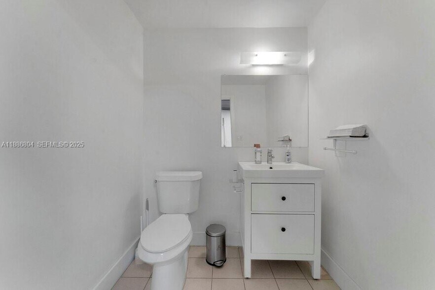 More Photos Of 2201 NW 102nd Pl, Miami Warehouse For Sale