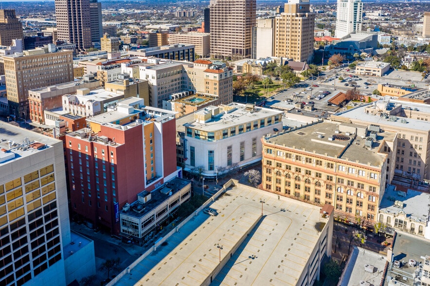 More Photos Of 409 E Houston St, San Antonio Hotel For Sale