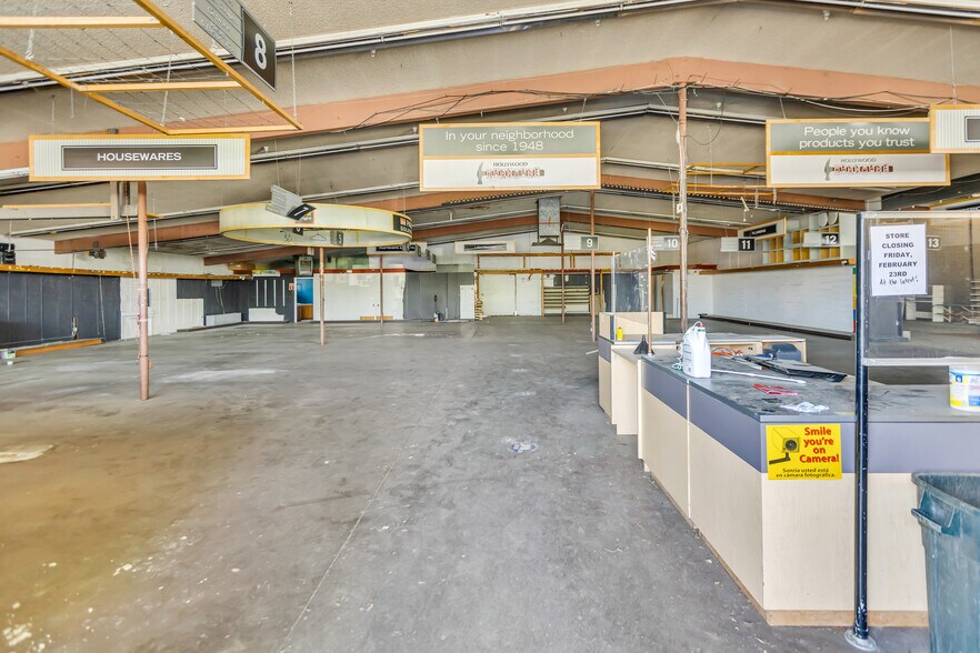 More Photos Of 5303 Freeport Blvd, Sacramento Storefront For Lease