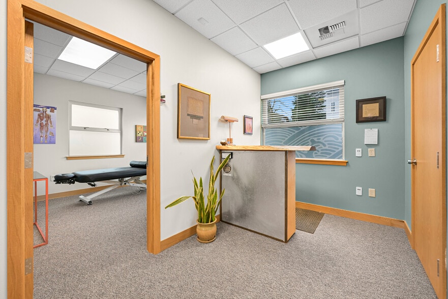 More Photos Of 701 E Holly St, Bellingham Office For Sale