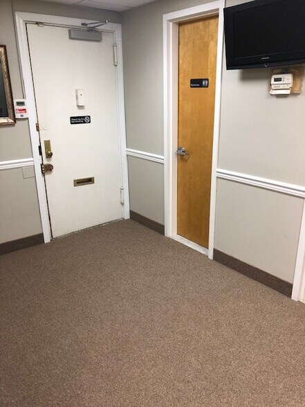 More Photos Of 1 Barstow Rd, Great Neck Apartments For Sale