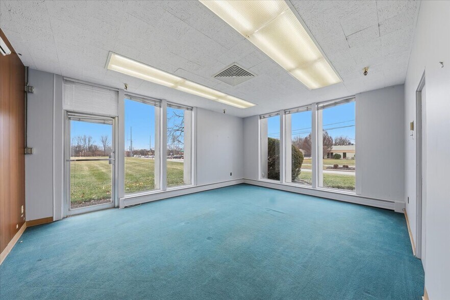 More Photos Of 440 Northland Blvd, Forest Park Manufacturing For Lease