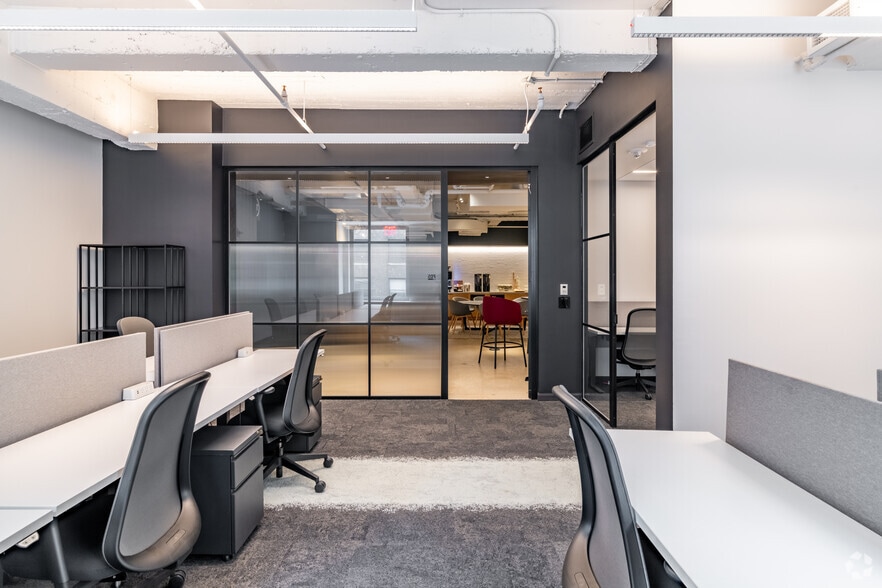 More Photos Of 530 Fifth Ave, New York Coworking Space