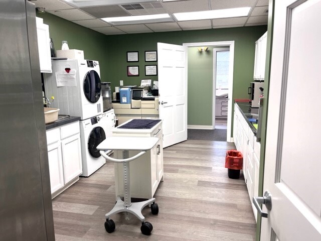 More Photos Of 1650 Elm St, Manchester Medical For Sale