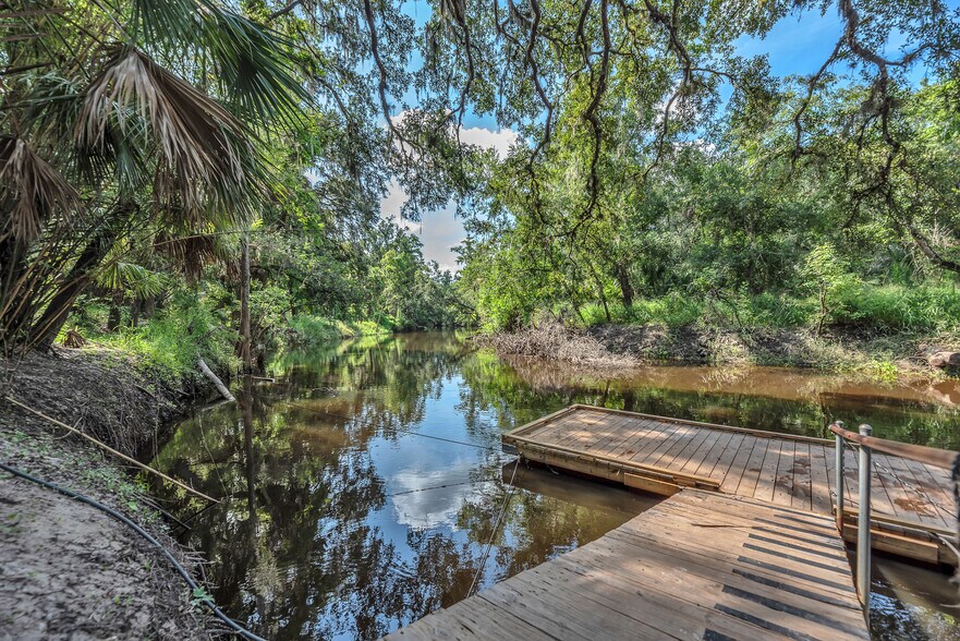 More Photos Of 4572 Alafia Canoe Trl, Valrico Storefront Retail Residential For Sale