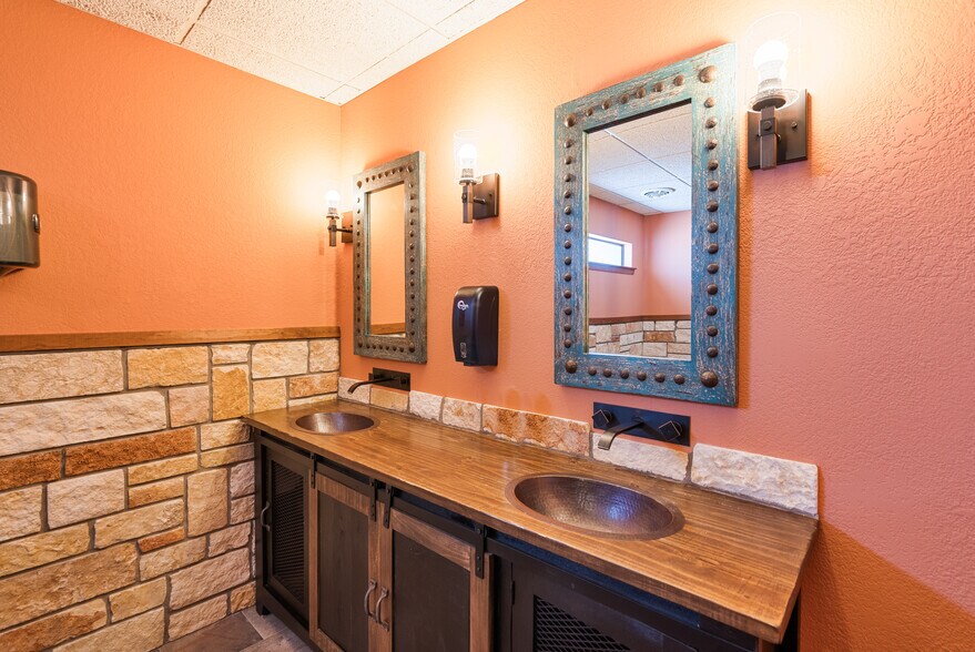 More Photos Of 2508 Williams Dr, Georgetown Loft Creative Space For Lease