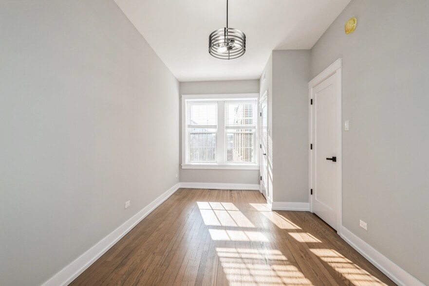 More Photos Of 1535 W Estes Ave, Chicago Multifamily For Sale