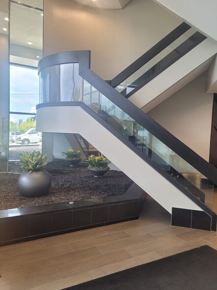 More Photos Of 100 W Old Wilson Bridge Rd, Worthington Medical For Lease