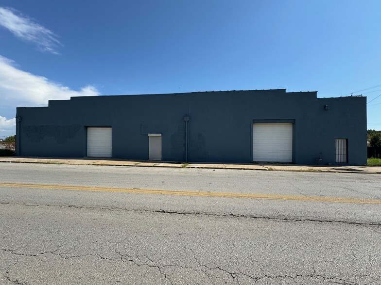 Primary Photo Of 2125 Indiana Ave, Kansas City Warehouse For Lease