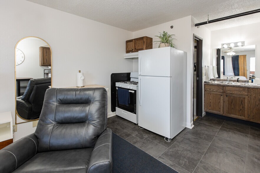 More Photos Of 1502 E Fulton St, Garden City Apartments For Sale