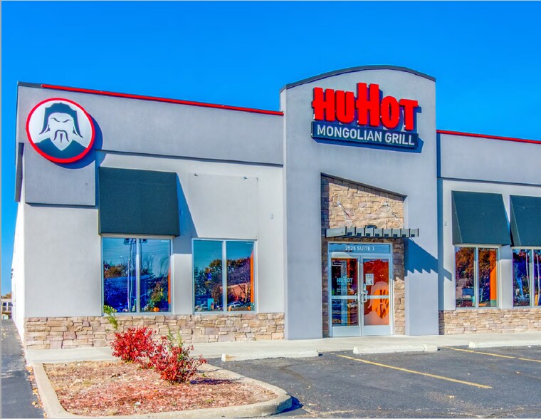 More Photos Of 2525 Iowa St, Lawrence Freestanding For Lease