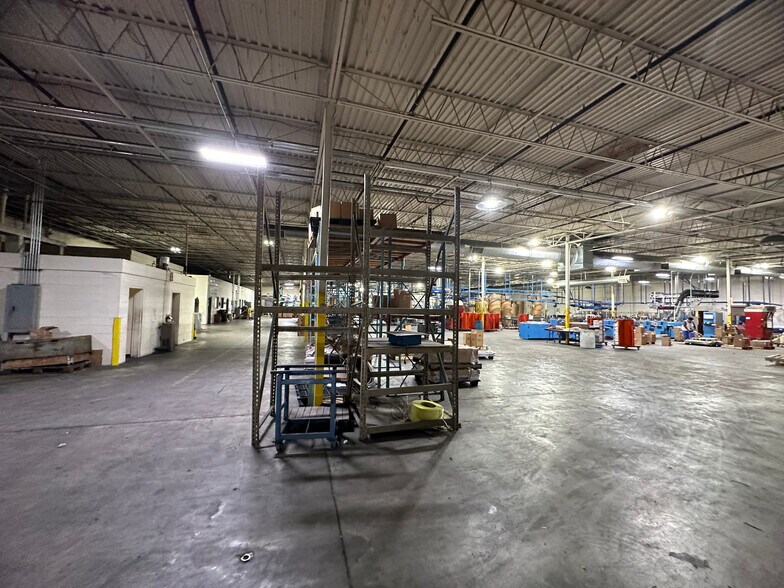 More Photos Of 311 W Central, Valdosta Manufacturing For Sale
