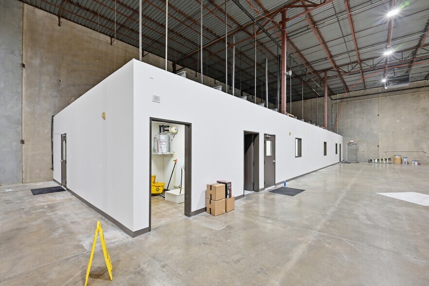 More Photos Of 5400 SW 33rd St, Oklahoma City Warehouse For Lease