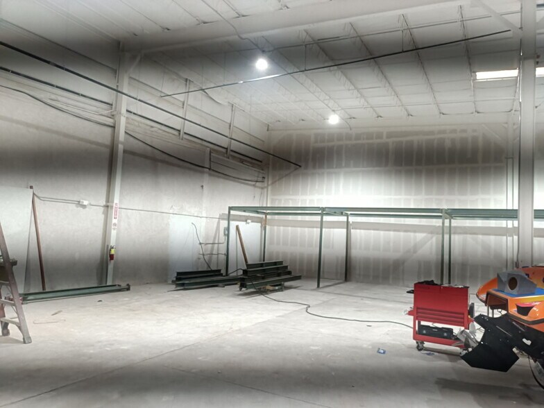 More Photos Of 150 N Piedras St, El Paso Distribution For Lease