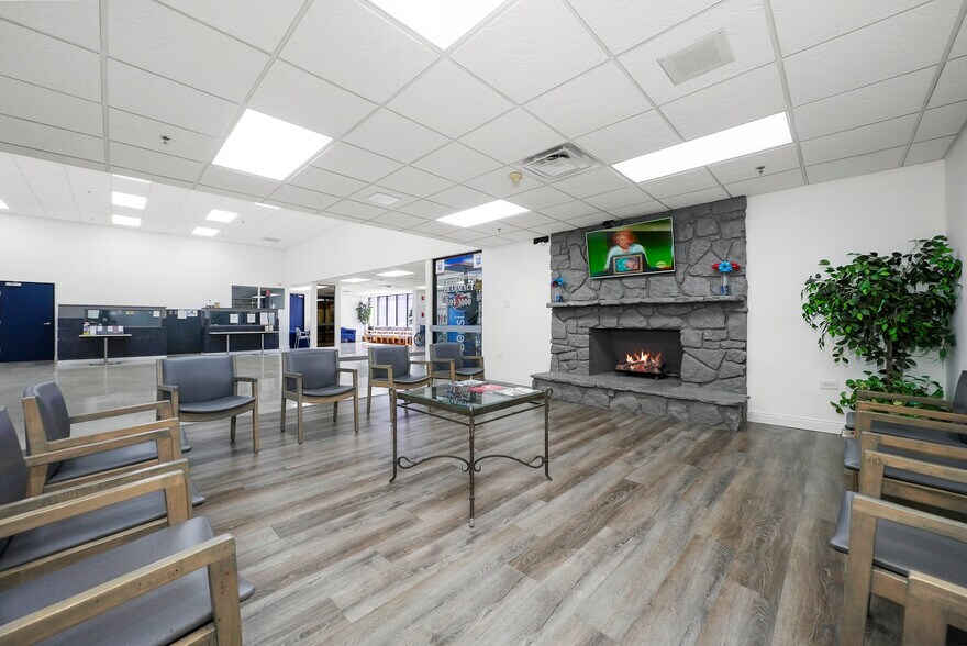 More Photos Of 9050 W 81st St, Justice Medical For Lease