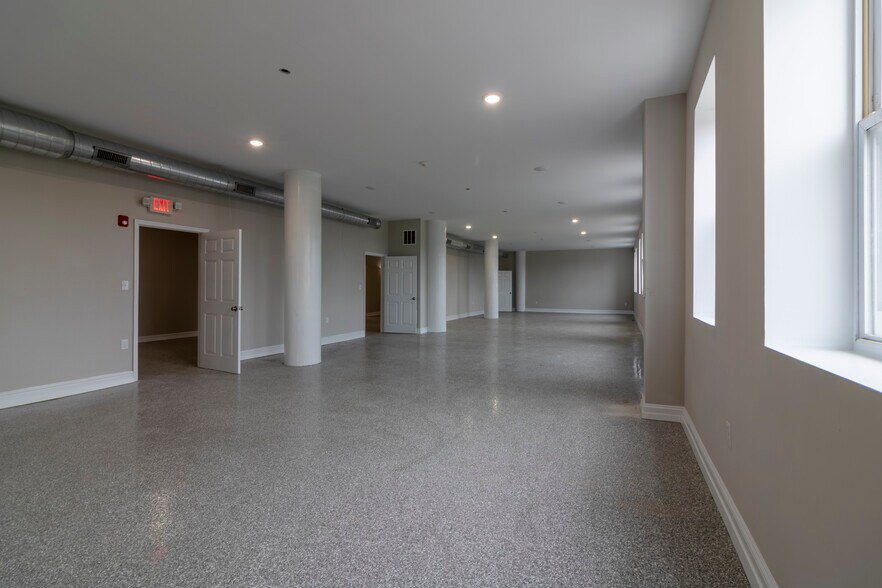More Photos Of 2613 W Hunting Park Ave, Philadelphia Light Distribution For Lease