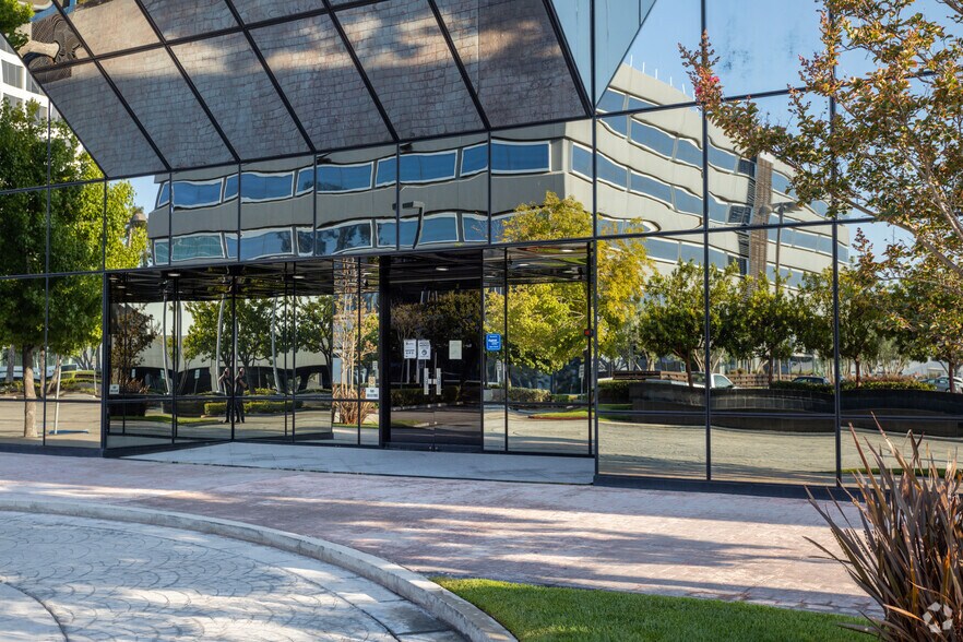 More Photos Of 200 Continental Blvd, El Segundo Office For Lease