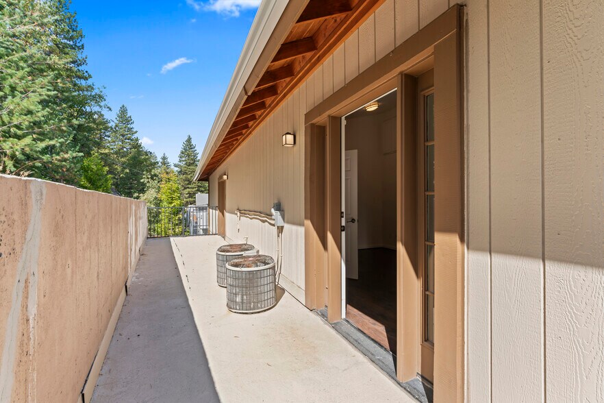 More Photos Of 31961 Hilltop Blvd, Running Springs Loft Creative Space For Sale