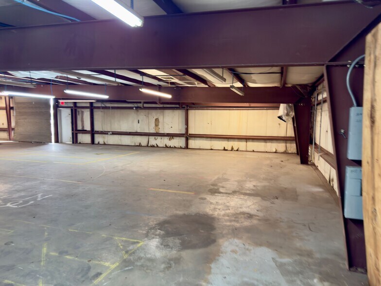 More Photos Of 3885 N Palafox Hwy, Pensacola Warehouse For Lease
