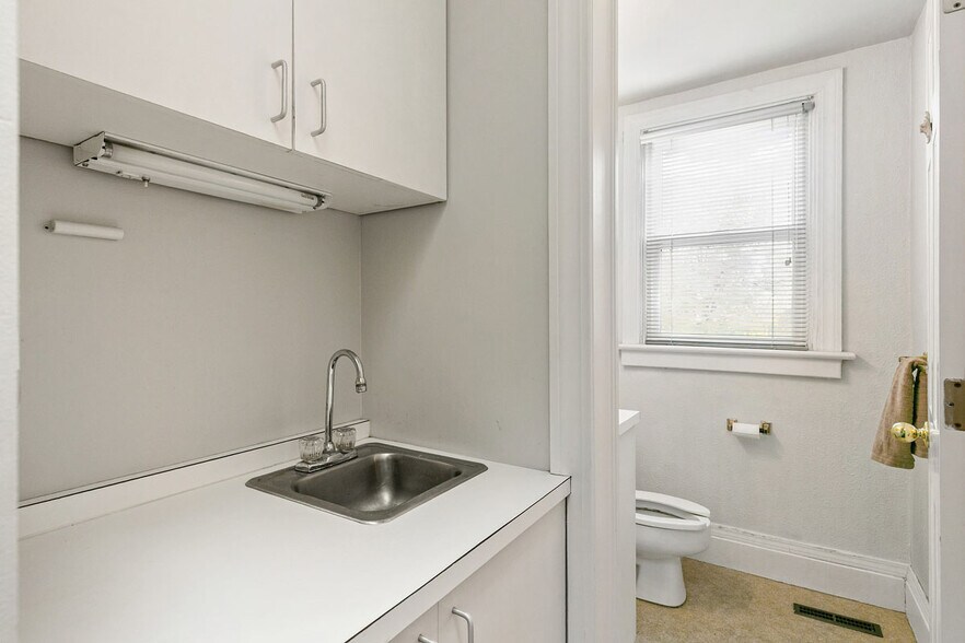 More Photos Of 818 E 19th Ave, Denver Office For Sale