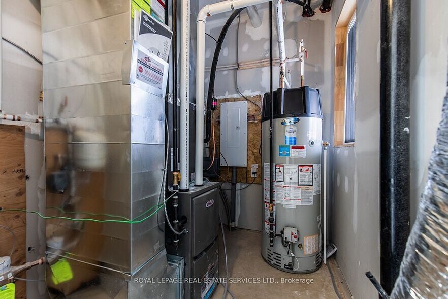 More Photos Of 3289 Sixth Line, Oakville General Retail For Lease