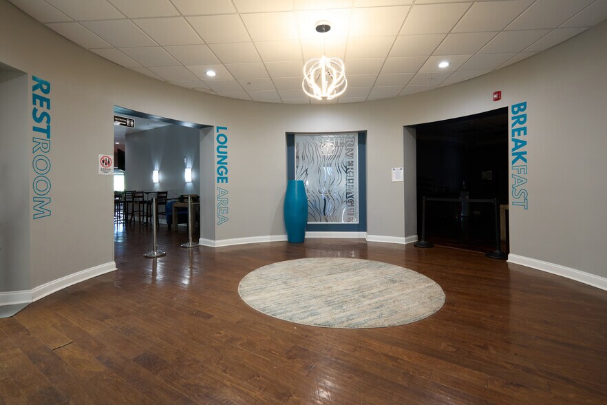 More Photos Of 441 Rio Concho Dr, San Angelo Hotel For Sale