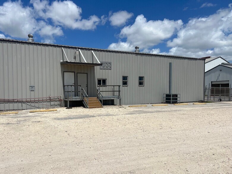 More Photos Of 222 Hereford Rd, Corpus Christi Warehouse For Lease