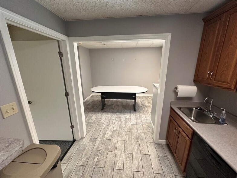 More Photos Of 300 McKnight Park Dr, Pittsburgh Office For Sale