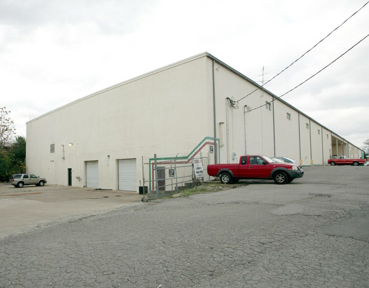 More Photos Of 2611-2615 Grandview Ave, Nashville Distribution For Lease