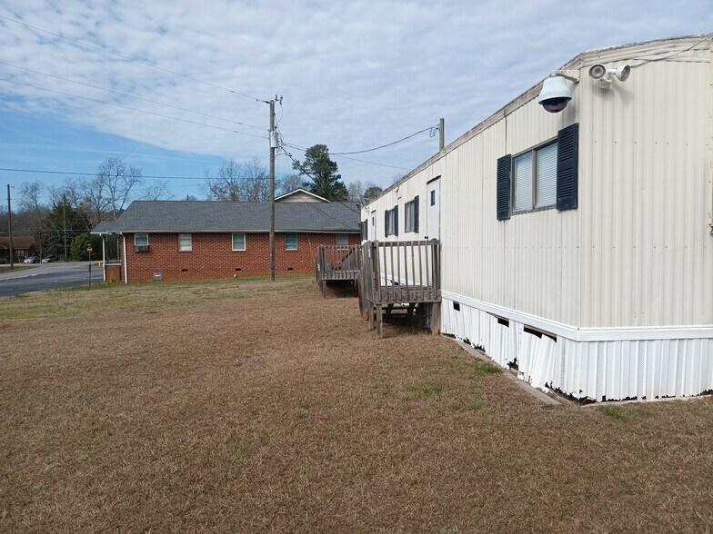 More Photos Of 1344 N 9th St, Griffin Religious Facility For Sale